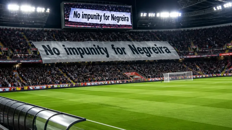 Una pancarta en el Bernabéu lleva el 'caso Negreira' a la Champions con un mensaje en inglés