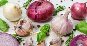 Los increíbles beneficios del ajo y la cebolla para la salud Los increíbles beneficios del ajo y la cebolla para la salud